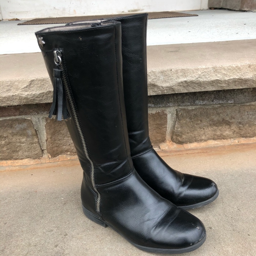 Tucker + Tate black boots